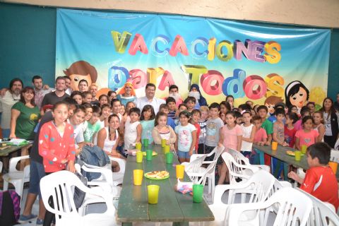 Los Reyes Magos visitaron la Colonia Municipal de Vacaciones