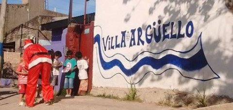 La Juventud Radical acompañó a Papá Noel en su recorrida por los barrios