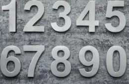 Entregaron números de puerta en el Barrio Universitario