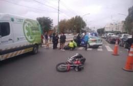 Puente Tres de Abril: motociclista atropelló a un peatón