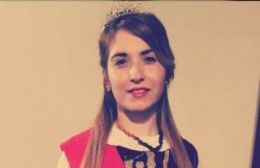 La representante albanesa también compite por ser la Reina Provincial del Inmigrante