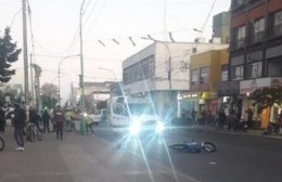 Motociclista chocó a tres menores en pleno centro