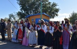 Acto en el Puente 3 de Abril por el 65º Aniversario de la Autonomía berissense