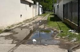 De larga data: reclamos por pérdida de agua en calle 174
