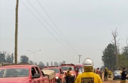 Bomberos en una "trinchera" de fuego en Corrientes