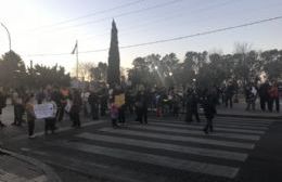 La comunidad educativa se manifestó en las calles exigiendo soluciones a las amenazas de bomba