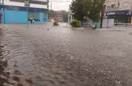 Continúa la alerta: calles anegadas ante la tormenta