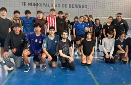 Continúan las clases gratuitas en la Escuela Deportiva Municipal de Vóley Mixto