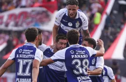 Gimnasia ganó con autoridad en Barracas y espera jugar el clásico en semis