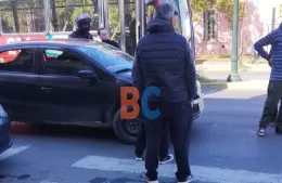 Tensión entre taxistas y supuesto Uber en Montevideo y 5