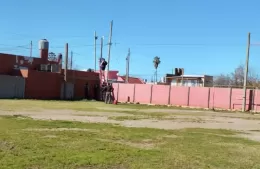 Robo y preocupación en el Club Villa España: se llevaron pelotas y la iluminación externa