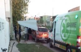 Auto se incrustó en la garita del colectivo