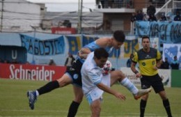 Con un Juan Carmelo Zerillo repleto, Villa San Carlos va por el ascenso