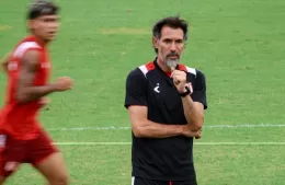 Estudiantes se presenta en la despedida del Barba