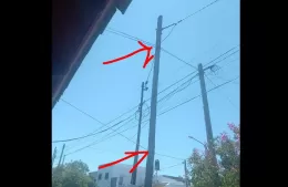 Otro poste quebrado: resiste por el cable coaxial y una soga