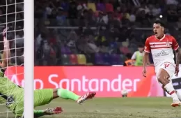 Estudiantes hizo valer su jerarquía en Santiago y se metió en semifinales