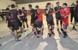 Villa España se mantiene expectante en la lucha por la cima del vóley masculino