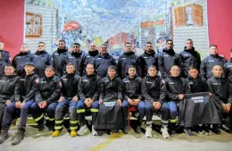 El Cuerpo de Bomberos Voluntarios compró 150 camperas de neoprene