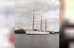 La Fragata Libertad arribó al Puerto La Plata