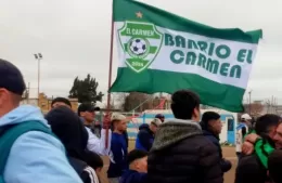 Fuerte manifestación en apoyo al fútbol barrial en El Carmen