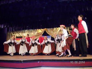 “Nemunas” y “Yuravlí” actuaron en la “Fiesta de Colectividades”