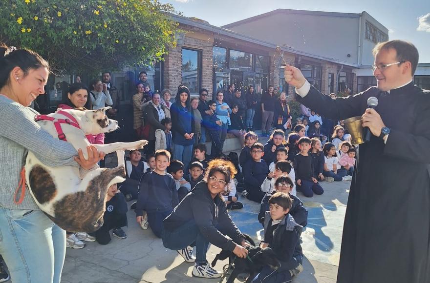 Los amigos de cuatro patas también tuvieron su bendición.