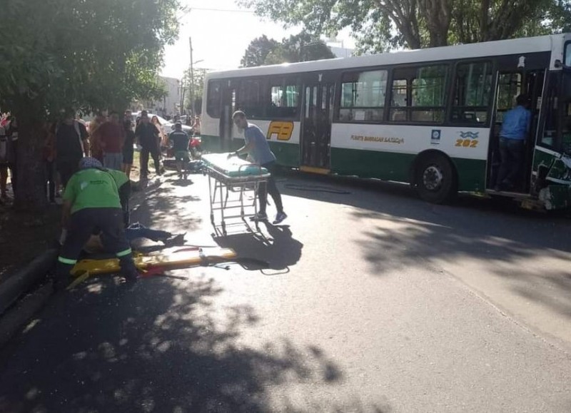 Perdió el control de la moto en la que viajaba.