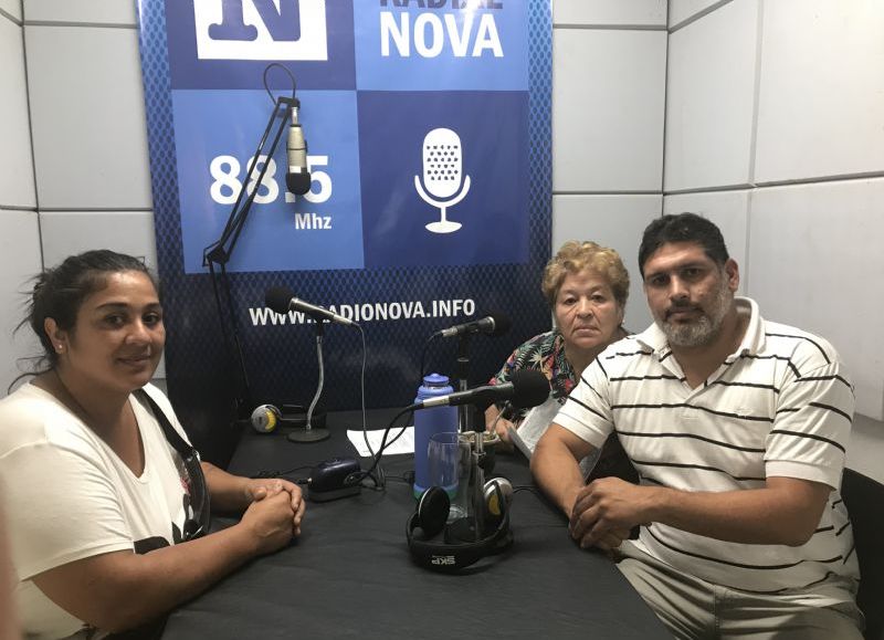 Marianela Castillo, Betty Mansilla y Ariel Santillán, en el aire de BerissoCiudad en Radio.