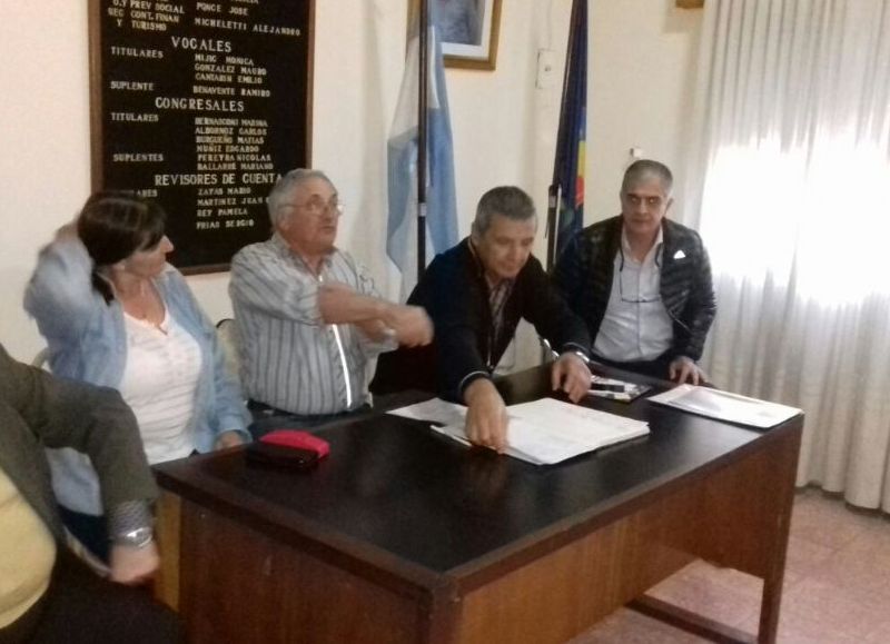 Un pasaje de la asamblea extraordinaria donde se decidió la compra del predio.