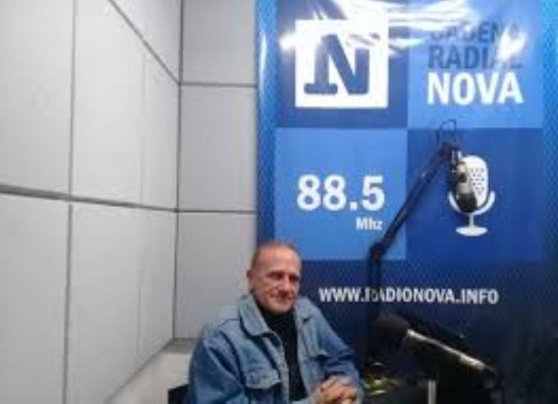 Roberto Pendenza en los estudios de Cadena Radial NOVA