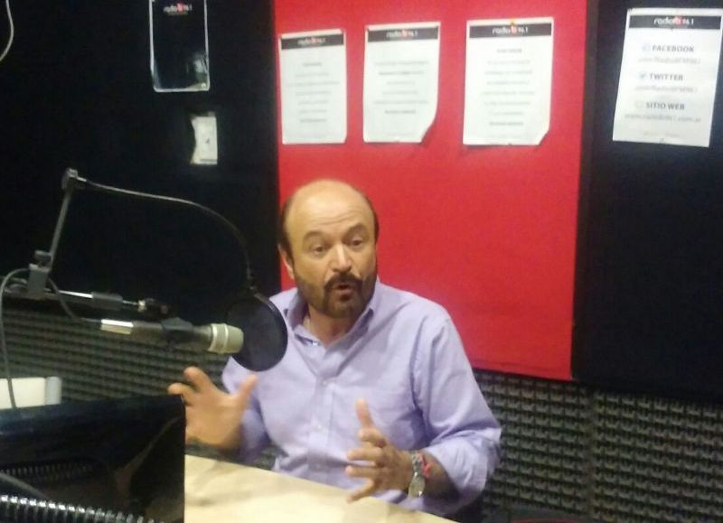 Oscar Colombo, en el aire de 'BerissoCiudad en Radio'.