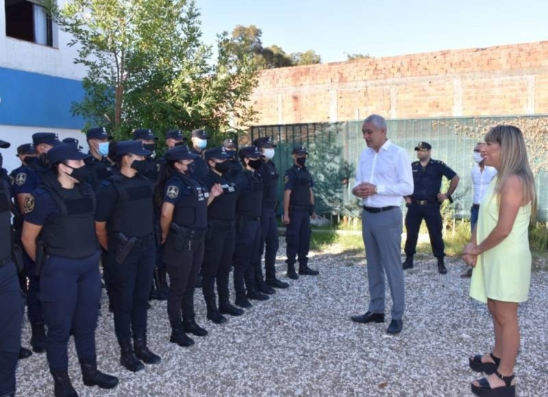 El intendente recibió a los 30 uniformados.