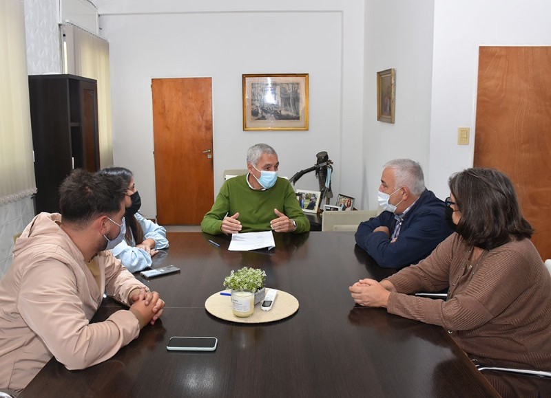 Encuentro encabezado por el intendente Cagliardi.