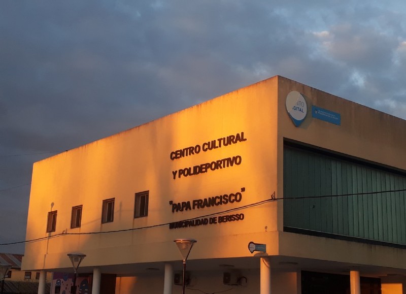 El Centro Cultural y Polideportivo ubicado en El Carmen.