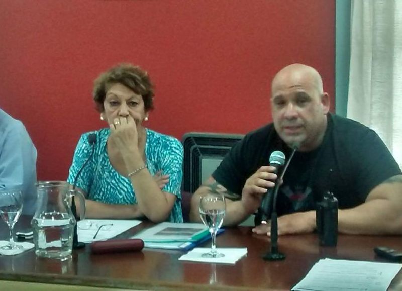 Exposición del jefe de Bomberos en el Concejo Deliberante.