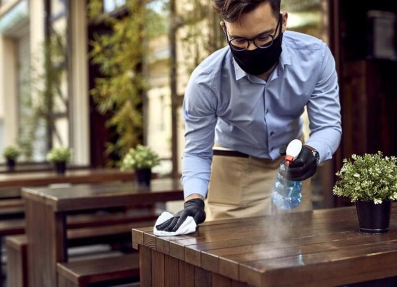 Los clientes deberán estar en espacios al aire libre.