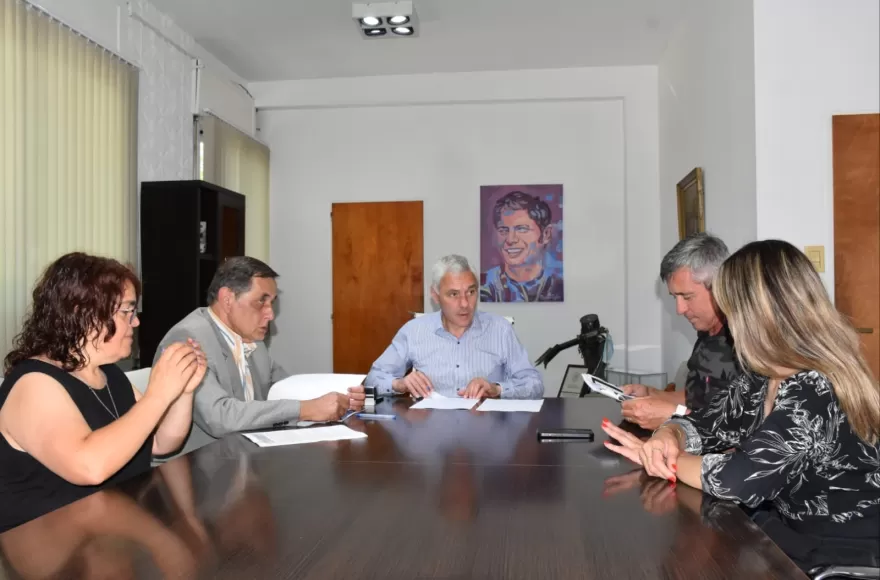 Reunión encabezada por el intendente Cagliardi.