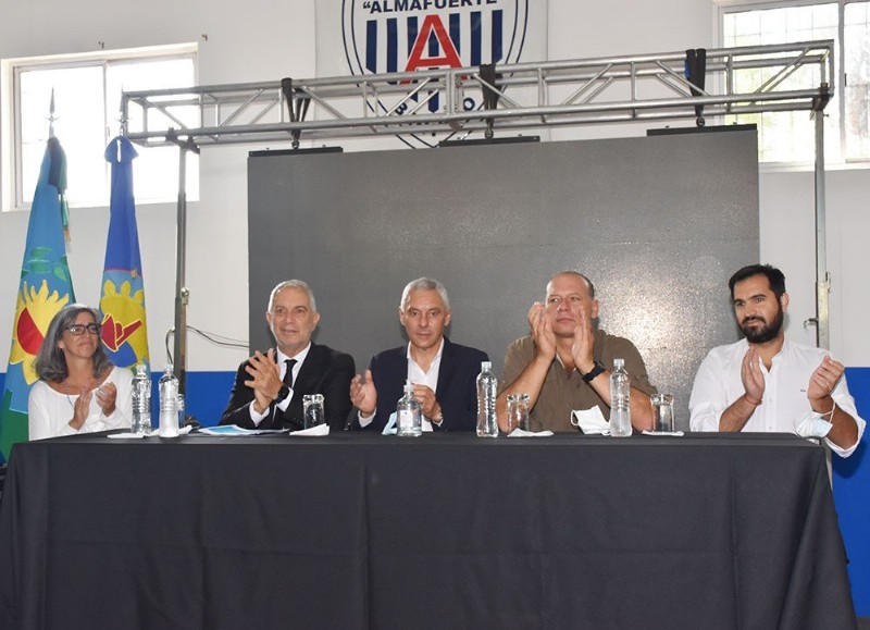 Panel de autoridades.