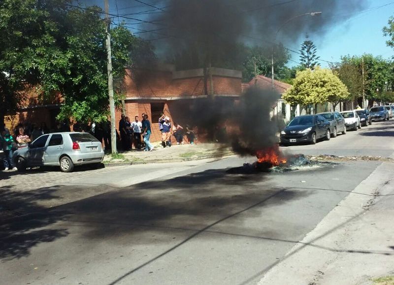 Protesta a la espera de Jorge Nedela.