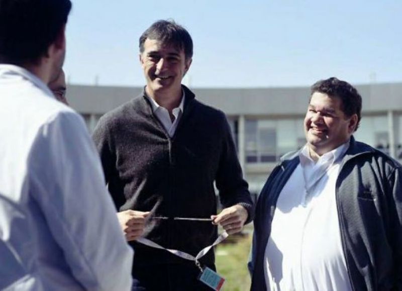 Esteban Bullrich junto a Jorge Nedela en la localidad de Berisso.