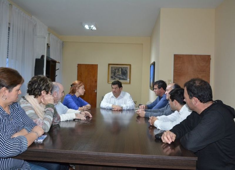 Reunión con el intendente y otras autoridades.