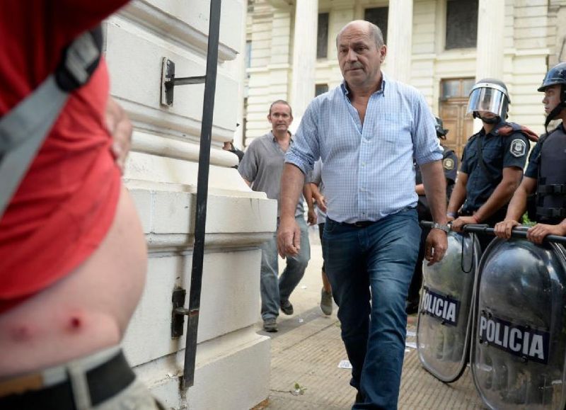 Diputados le pidieron a Mario Secco que ingrese al Recinto durante el cuarto intermedio para denunciar la represión en la calle. (Foto: NOVA)