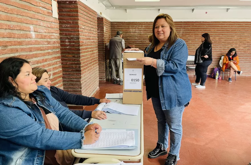 La candidata va con la boleta corta.