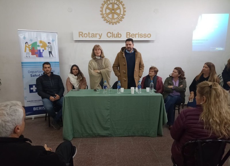 Encuentro en el Rotary Club local.