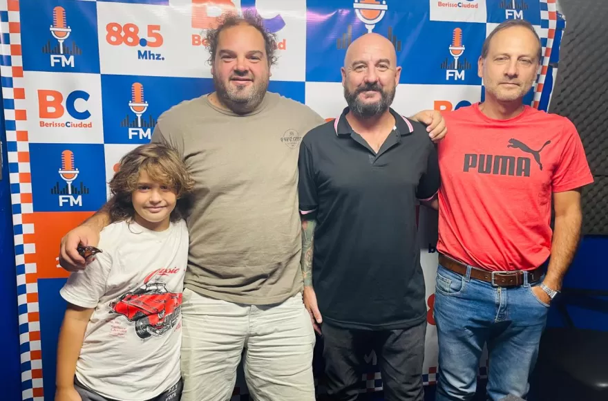 Integrantes de APABE en el aire de BerissoCiudad en Radio.