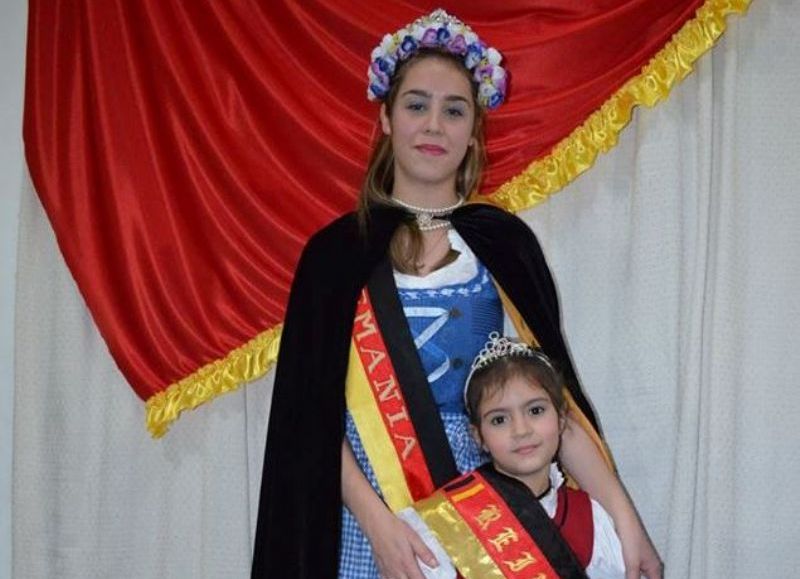 Luciana junto a la soberana infantil, Angelina Canalini Aufmuth.