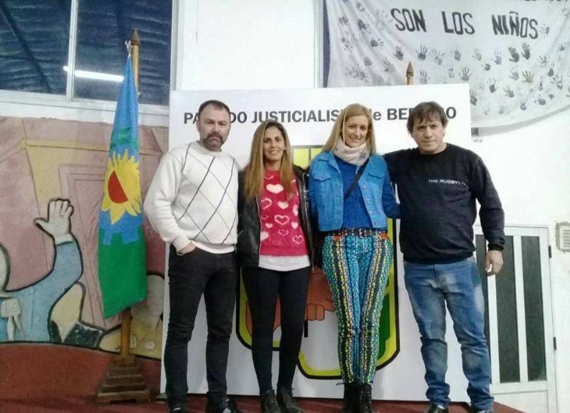 Los randazzistas Gabriel Armendi, junto a Miguel Ángel De Boer y dos candidatas más.
