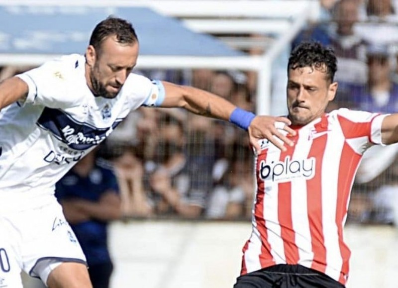 Escena del último choque entre ambos. Fue 4-4 también en el Bosque.