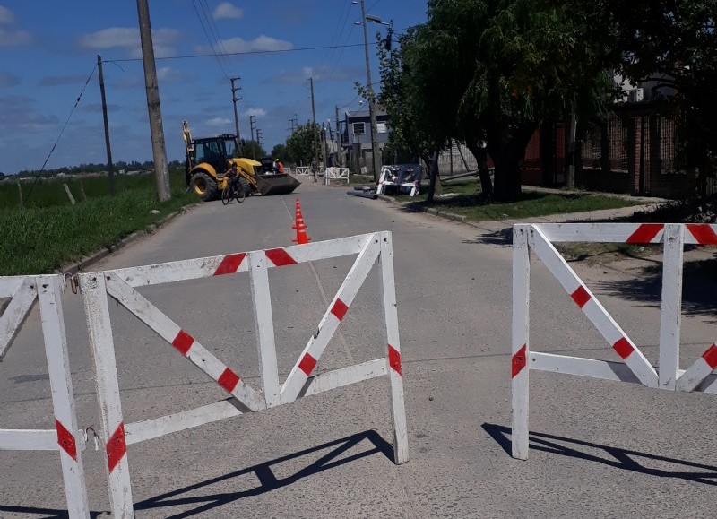 Mientras que en el día de hoy, el personal del Municipio procedió a la limpieza de zanjas.