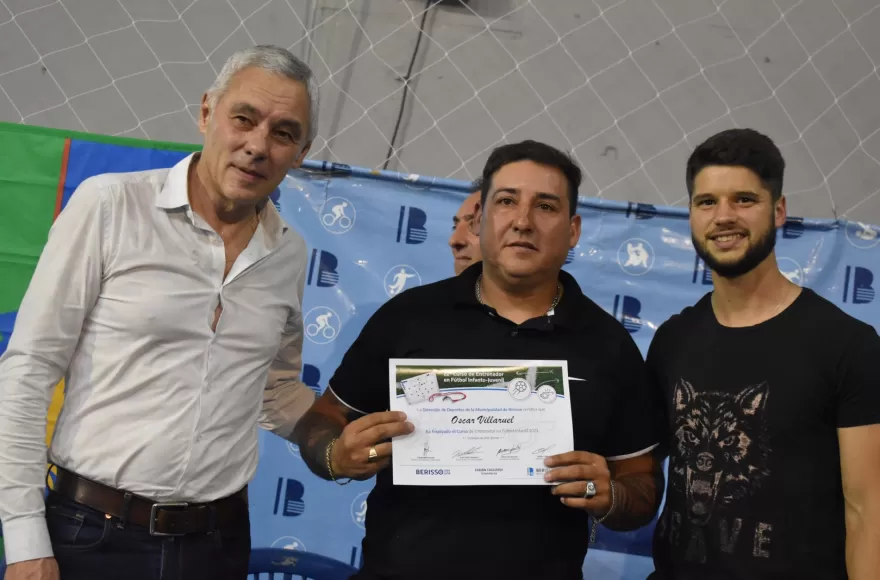 Entrega de diplomas encabezada por el intendente.